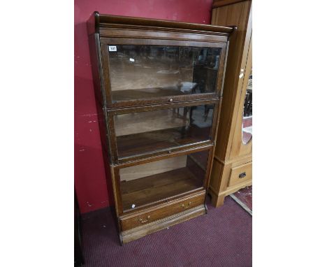 Globe Wernicke style oak bookcase - W=87cm H=167cm D=46cm