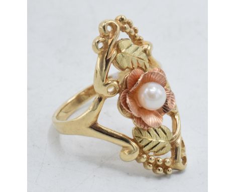 9ct gold two-tone ladies ring set with a pearl with stylised decoration, 4.2 grams, size O.  