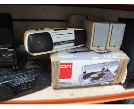 AN LP TO CD TURNTABLE & TWO PAIRS OF LIGHT WOOD SPEAKERS PLUS TWO STEREOS