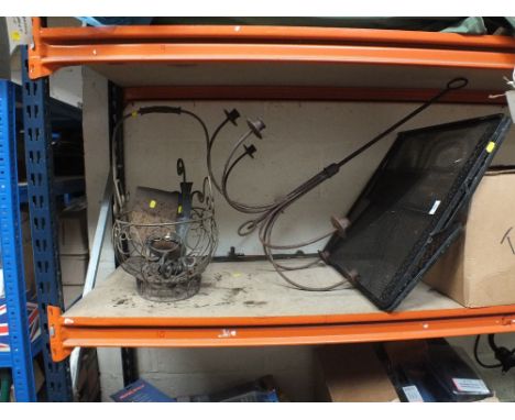 A SELECTION OF METALWARE TO INCLUDE A FIREGUARD, CHANDELIER ETC