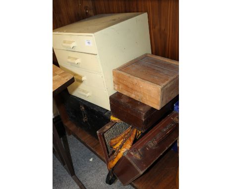 A SELECTION OF VINTAGE STORAGE ITEMS TO INC A FOUR DRAWER PAINTED CHEST & CONTENTS