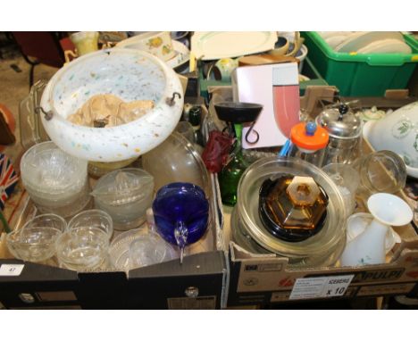 TWO TRAYS OF ASSORTED GLASSWARE TO INCLUDE A LIGHT SHADE