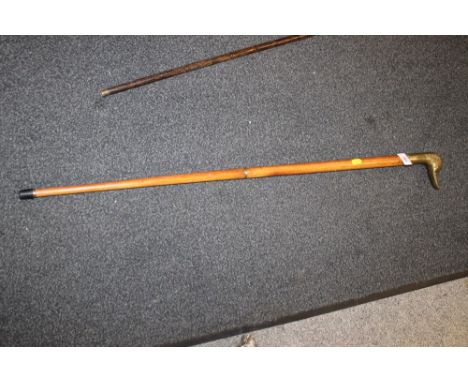 AN UNUSUAL BRASS HANDLED WALKING STICK / SNOOKER CUE