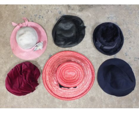 TWO BOXES OF ASSORTED LADIES VINTAGE HATS TO INC 1940s AND 1950s EXAMPLES