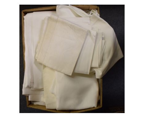 A large group of assorted napkins, damask cloths, and other textiles (4 boxes) 