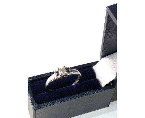 9ct white gold diamond and sapphire ring 0.20ct  size n weight 2.6g 