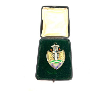 Boxed sterling silver and enamel past Mayor of Barking unmarked however this has been tested as silver 