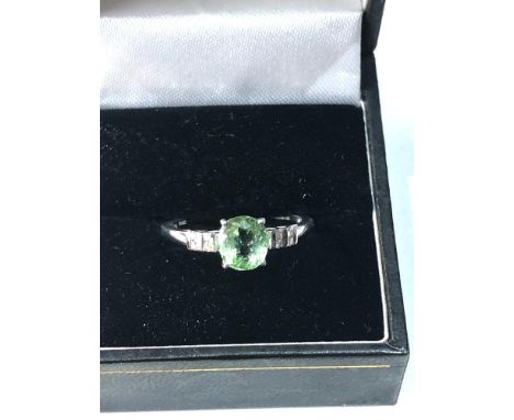 18ct white gold diamond and gem set ring weight 2.6g 