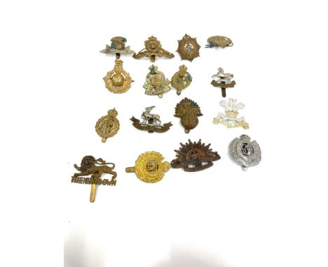 16 Military cap badges including WW1, WW2, Army, Dental cor, Royal Warwickshire, Australian etc 