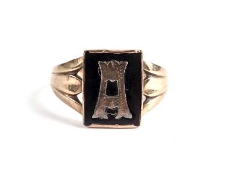 A Victorian enamel initial ring, monogrammed 'A', in yellow gold, stamped '9ct', size O 1/2, 2.6g gross.