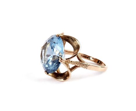 A synthetic spinel dress ring, in 9ct yellow gold, size R, 7.0g gross.