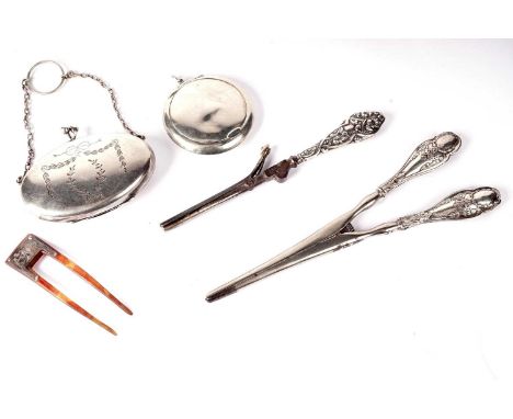 A Great War period lady's silver dressing accoutrements and accessories, comprising; chatelaine silver powder compact, Birmin