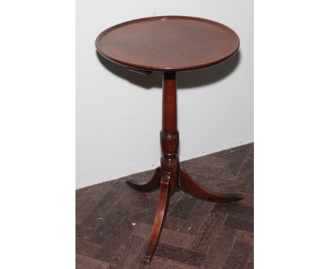 Circular Georgian mahogany occasional table on pillar and tripod base 18" diameter 28.5" high 