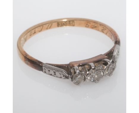 18ct gold 1930's three stone diamond ring, Approximate size M