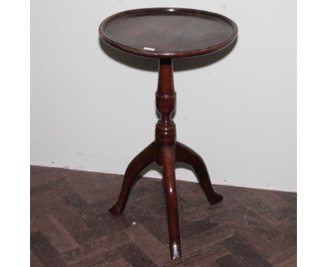 Circular Georgian oak pie crust edge snap over candle or occasional table on turned pillar and tripod base 