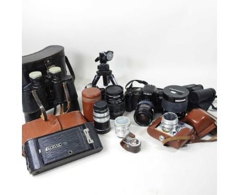 A Minolta Dynax 700si camera, cased, together with a Braun Paxette Super II, cased, stands and accessories, together with two