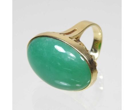 A large 14 carat gold jade-green coloured cabochon agate ring, with a basket mount, stamped 14 carat, 14g, size M, approximat