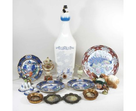 A collection of china, to include a Dutch gin bottle table lamp and a Beswick pottery model of a goldfinch, 7cm high