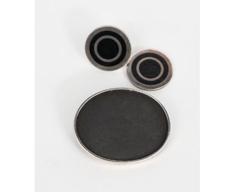 ‡Wendy Ramshaw CBE (1939-2018) Wedgwood black basalt brooch, oval black basalt set in silver mount, and a pair of Picasso Lad