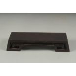 A CHINESE CARVED HARDWOOD STAND - POSSIBLY ZITAN, 13cm long.