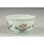 A CHINESE DOUCAI PORCELAIN CUP, character mark to base, 7cm diameter.