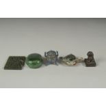 A COLLECTION OF FIVE VARIOUS CHINESE TRINKETS, including a spinach jade carved and pierced