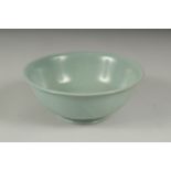 A CHINESE CELADON GLAZE PORCELAIN BOWL, 17cm diameter.