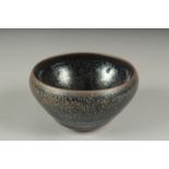 A CHINESE JIZHOU WARE GLAZED POTTERY BOWL, 11cm diameter.