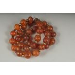 AN AMBER BEADED NECKLACE.