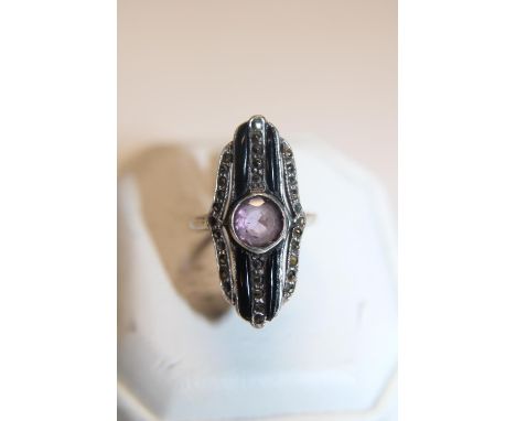 A vintage 925 and silver ring 