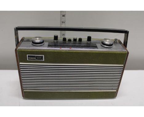 A vintage Roberts R606-MB radio 