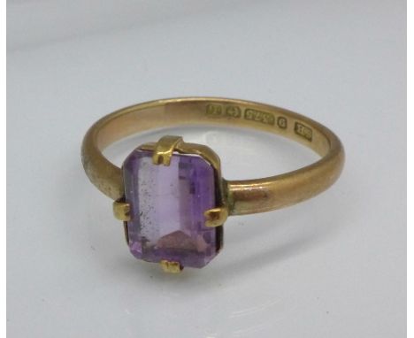 A 9ct gold and amethyst ring, 3.2g, T