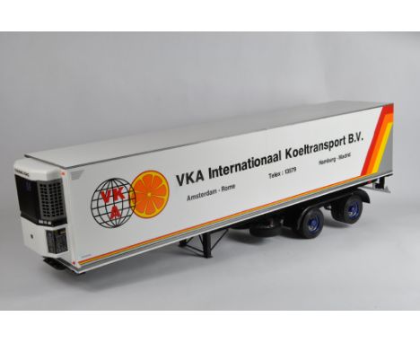 1/24 (45+ cm) Scale Precision Series Model Truck Trailer - VKA. E