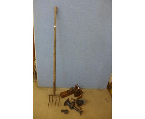 Assorted vintage tools and a garden rake 