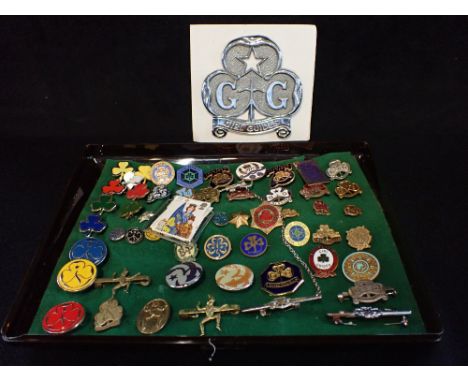 A COLLECTION OF GIRL GUIDE AND BROWNIE BADGES, to include a " Baden Powell" badge