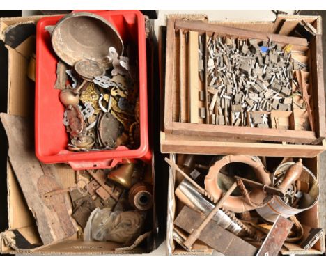 Miscellaneous metalware, 19th c and later, including antique locks and keys, tools, letter head printing blocks, door furnitu