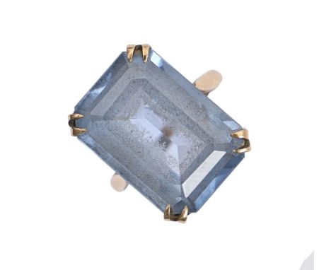 A synthetic spinel ring, in 9ct gold, 5.5g, size K  Good condition