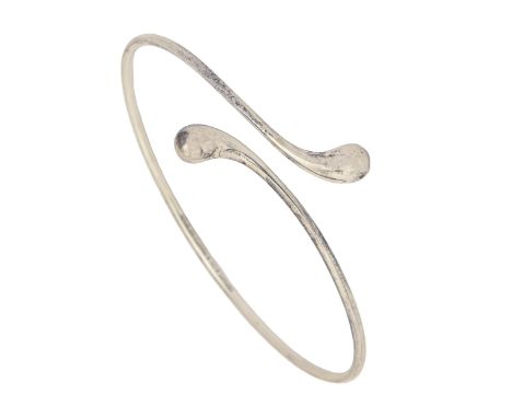 A Tiffany &amp; Co silver crossover bangle, 61mm (internal), 9g  Good condition