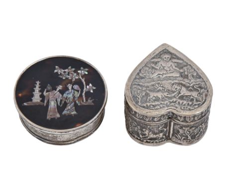 An Edwardian silver box, with silver and mother of pearl inlaid tortoiseshell inset lid, 54mm diam, by Levi &amp; Salaman, Bi