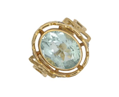 An aquamarine and diamond ring, in 18ct gold, Birmingham 1970, 10.4g, size Q  Good condition