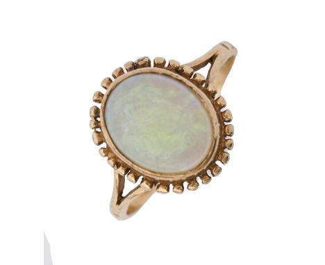 An opal ring, in 9ct gold, 2.1g, size K  Good condition