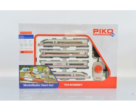 A Piko HO gauge model railway starter set, 57194 Modellbahn Start-Set, boxed