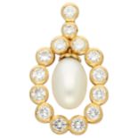 18K yellow gold pendant set with a pearl and diamonds