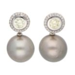 18K white gold ear studs set with diamond and pearl