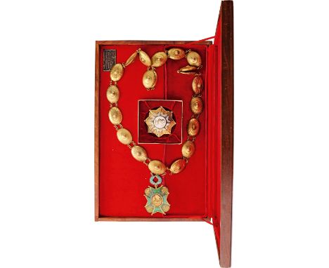 Collar Chain and Star. Collar Badge, 84x48 mm, gilt Bronze, obverse enameled, with an oval golden medallion representing hand