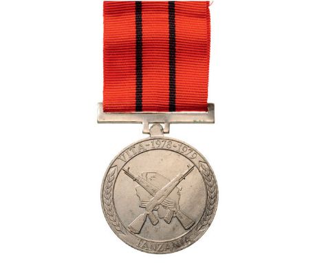 Breast Badge, 35 mm, silvered metal, original suspension bar and ribbon. I R!