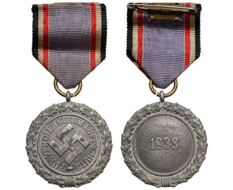 Breast Badge, 36 mm, silvered Metal, original suspension ring and ribbon. II