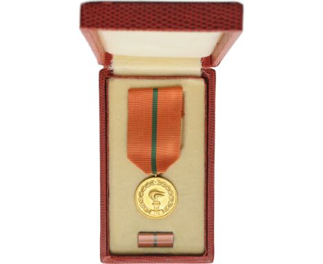Breast Badge, 36 mm, Metal gilt, original suspensin ring and ribbon, pin on the back, in original case of issue, 130x75 mm, C