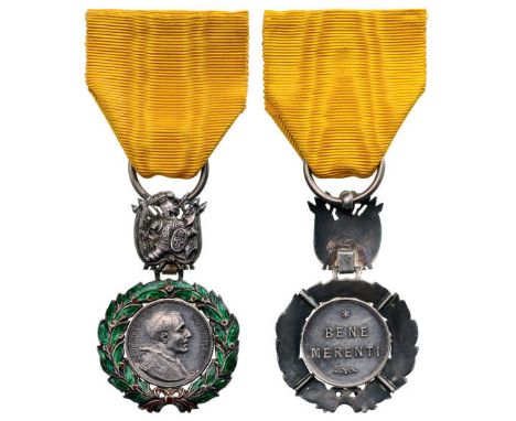 Collar Chain. Chain, gilt Silver, ten obverse enameled medallions with super imposed monograms "CH" and one massive papal arm