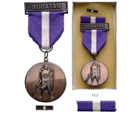 Breast Badge, 38 mm, bronze, original suspension ring and ribbon with clasp "SUGATAN", in original box of issue with ribbon b